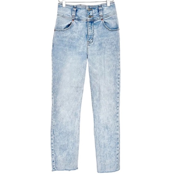 Abercrombie & Fitch Denim - Abercrombie & Fitch Ultra High Rise acid wash mom jeans size. 0/25